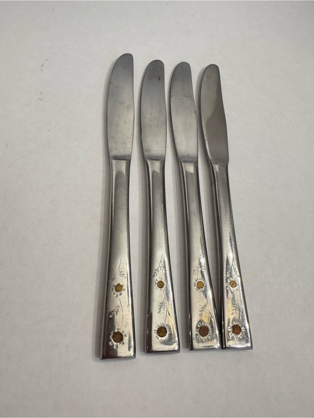 Nasco RADIANT 4 DINNER KNIFE Stainless Brass Copper Flowers Silverware Flatware